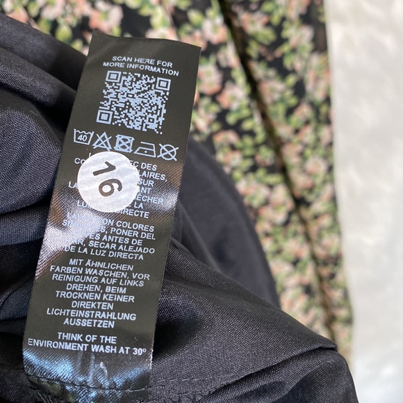 ASOS DESIGN shirred midi dress in ditsy floral print - Picture 12 of 16